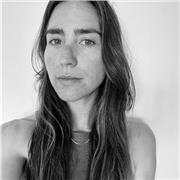Diseñadora gráfica y especialista en creación de patrones freelancer. Titulada en Diseño de Gestión y Estrategia creativa.